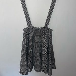 Black & white Skirt W/ suspenders‼️